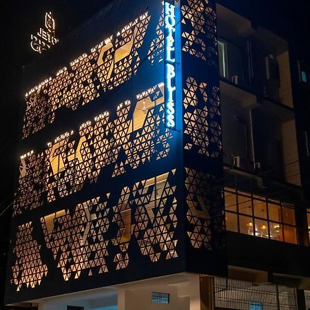 Hotel Bliss Jorhāt Exteriör bild