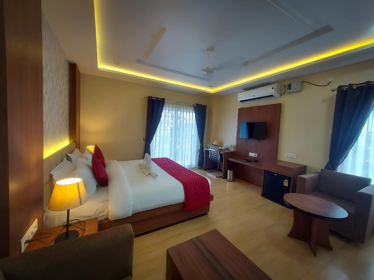 Hotel Bliss Jorhāt Exteriör bild
